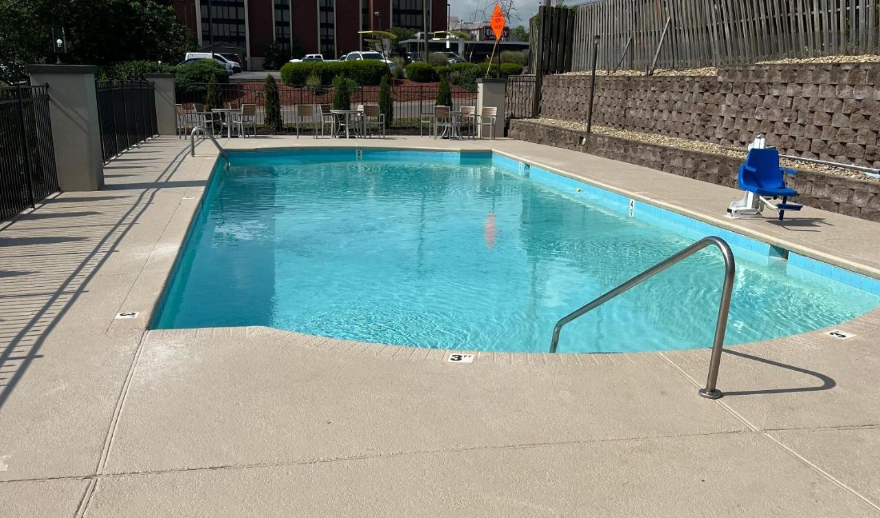 La Quinta By Wyndham Nashville Airport Exterior photo