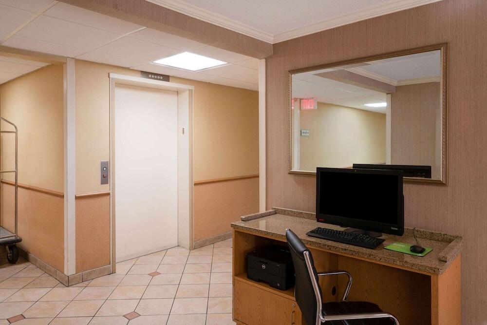 La Quinta By Wyndham Nashville Airport Exterior photo