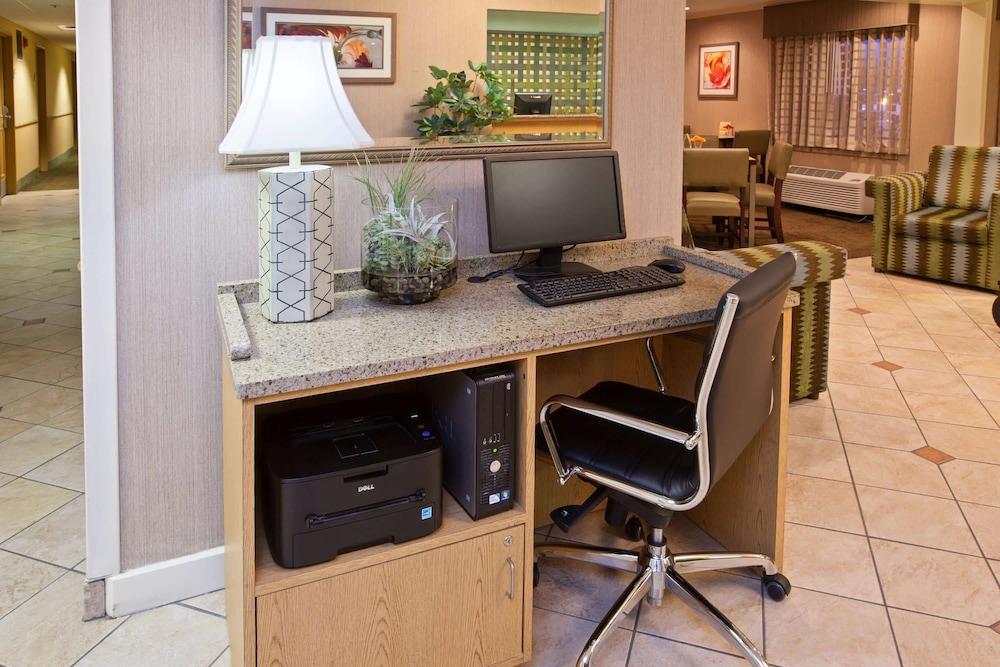 La Quinta By Wyndham Nashville Airport Exterior photo