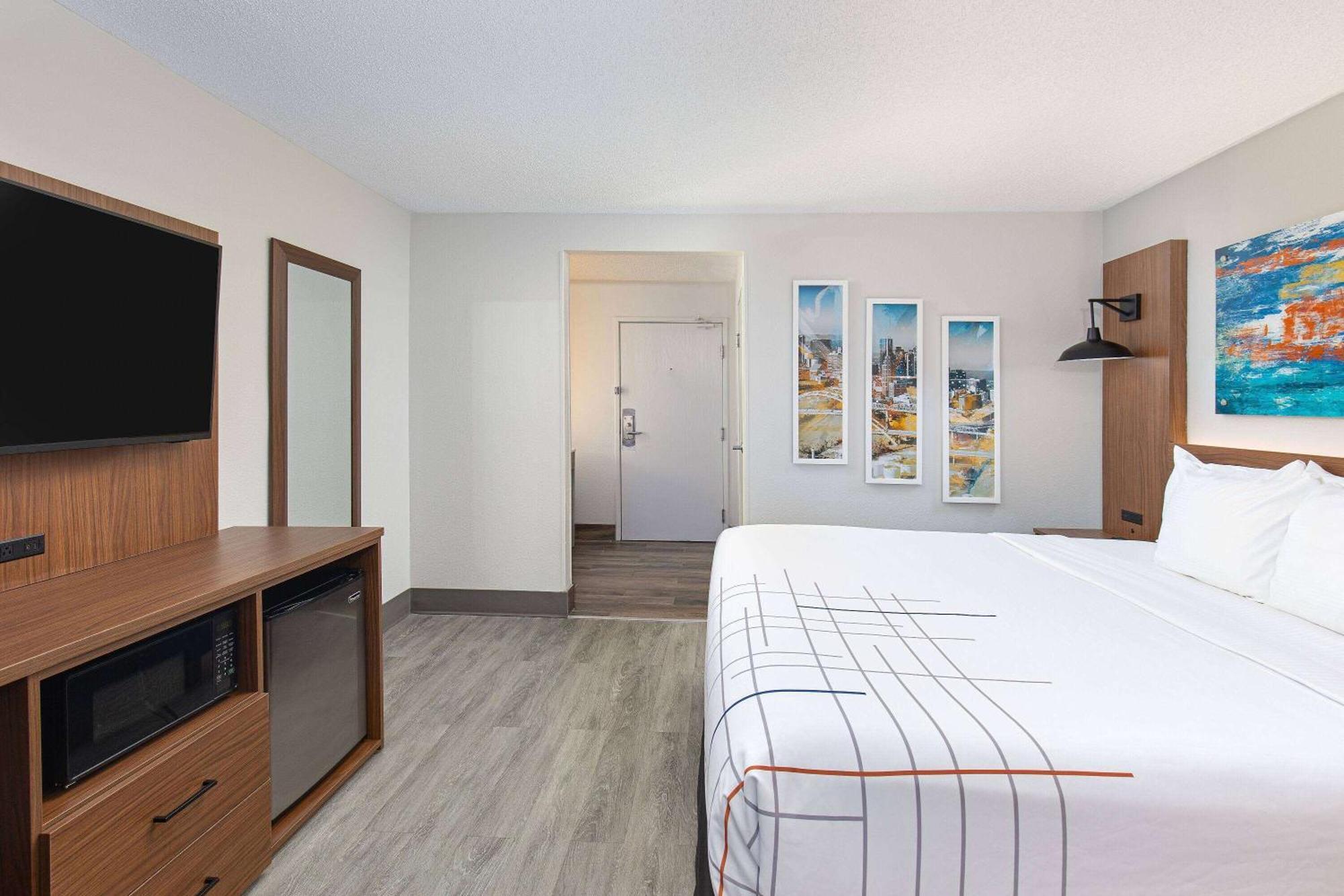 La Quinta By Wyndham Nashville Airport Exterior photo